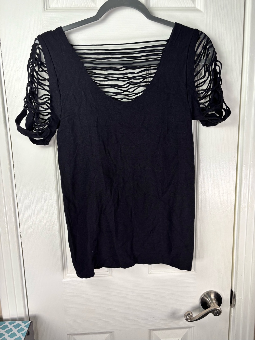 Black Women's Cutout Back & Sleeve Top Large - Picture 8 of 8